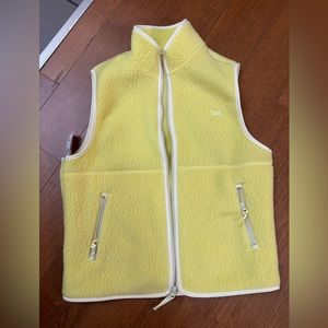 Aritzia TNA Bigfoot Polar Zip Vest lemon